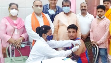 Photo of भाजपा नेताओ द्वारा किया गया बारात घर में कोरोना टीकाकरण का शुभारंभ