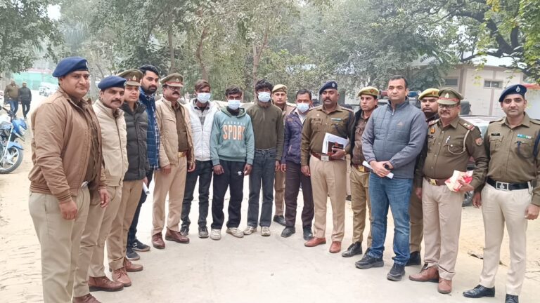 *जनपद मुजफ्फरनगर – मंसूरपुर पुलिस द्वारा रेलवे ट्रैक से पेन्ड्रोल क्लिप चोरी के 6 अभियोगों का खुलासा कर 3 चोर अभियुक्तगण व चोरी के सामान को खरीदने वाला 1 अभियुक्त गिरफ्तार*