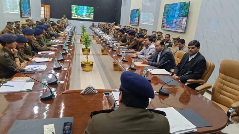 *SSP मुजफ्फरनगर संजय कुमार वर्मा ने पुलिस अधिकारियों के साथ अपराध गोष्ठी कर कानून व्यवस्था की समीक्षा करते हुए आवश्यक दिशा -निर्देश दिए*