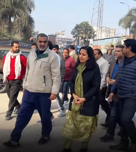 मुजफ्फरनगर – क्षेत्र वासियों को पथ प्रकाश व्यवस्था में बड़ी सौगातः एटूजेड ग्रीन स्टेट कॉलोनी के मुख्य द्वार पर हुआ हाईमास्ट लाइट का शुभारंभ