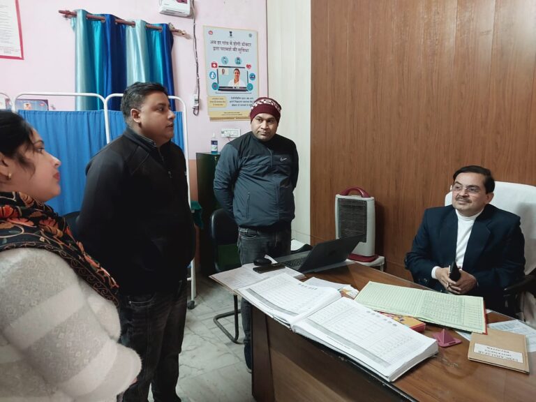 मुख्य चिकित्सा अधिकारी द्वारा नगरीय प्राथमिक स्वास्थ्य केंद्र खालापार का औचक निरीक्षण