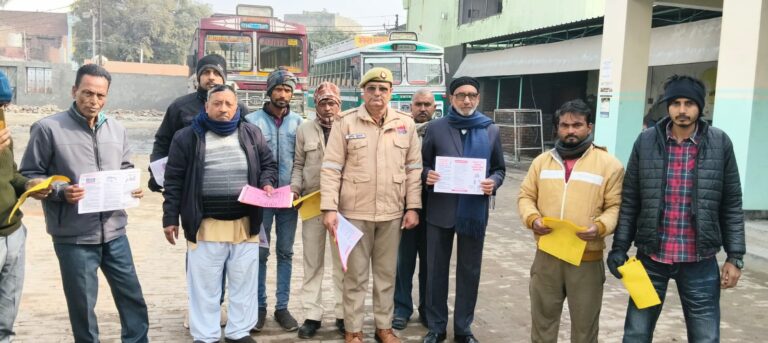 *यातायात पुलिस मुजफ्फरनगर द्वारा बस चालकों व परिचालकों को यातायात नियमों के प्रति किया गया जागरूक*