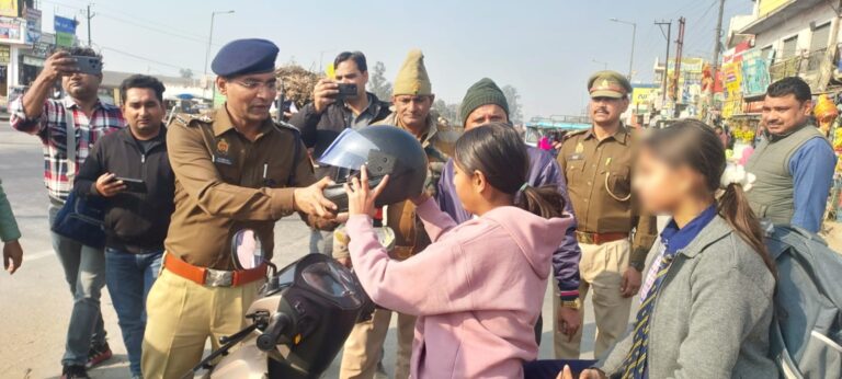 *सड़क सुरक्षा माह-2026 के अंतर्गत क्षेत्राधिकारी खतौली द्वारा थानाक्षेत्र मंसूरपुर स्थित शुगर मिल में आयोजित किया गया सड़क सुरक्षा जागरूकता कार्यक्रम, यातायात नियमों के पालन हेतु दिलाई गई शपथ*
