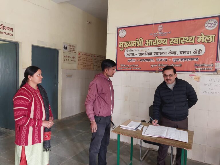 मुख्य चिकित्सा अधिकारी द्वारा मुख्यमंत्री आरोग्य स्वास्थ्य मेलों का निरीक्षण