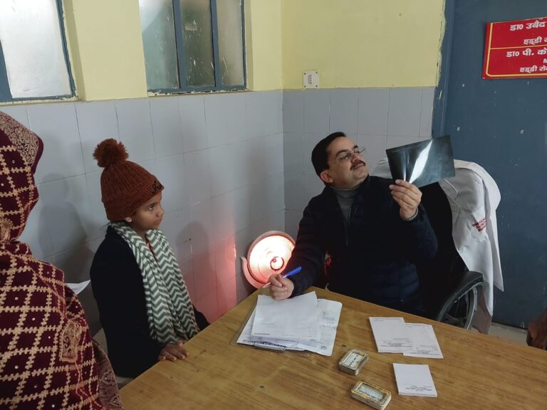 मुख्य चिकित्सा अधिकारी डॉ. सुनील तेवतिया द्वारा सामुदायिक स्वास्थ्य केंद्र खतौली, ट्रॉमा सेंटर एवं जिला चिकित्सालय का विस्तृत निरीक्षण