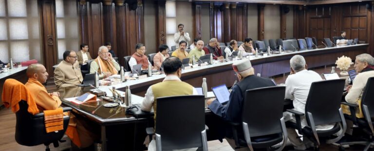 कैबिनेट बैठक में योगी सरकार का बड़ा निर्णय – निजी अस्पतालों में भी कैशलेस इलाज करा सकेंगे 15 लाख शिक्षक व शिक्षणेत्तर कर्मी