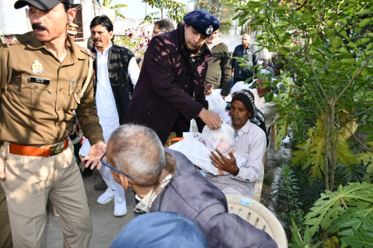 वरिष्ठ पुलिस अधीक्षक मुजफ्फरनगर द्वारा थानाक्षेत्र खतौली के ग्राम पमनावली स्थित आवासीय वृद्धाश्रम का किया गया निरीक्षण
