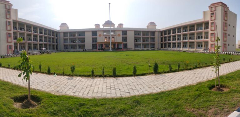 अटल आवासीय विद्यालय उत्तर प्रदेश राज्य सरकार की एक महत्वाकांक्षी एवं जनकल्याणकारी योजनाओं में से है एक