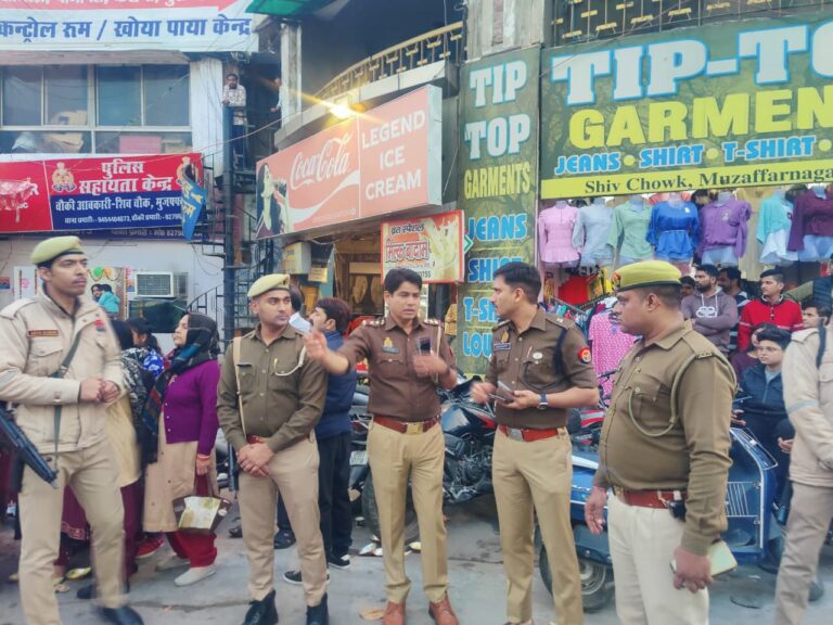 अपर जिलाधिकारी, पुलिस अधीक्षक नगर द्वारा पुलिस व प्रशासनिक अधिकारीगण के साथ मौजूद रहकर संत रविदास जयंती कार्यक्रम को शांतिपूर्ण एवं सकुशल कराया गया