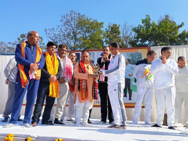 पुलिस अधीक्षक अपराध  इन्दु सिद्धार्थ की उपस्थिति में रिजर्व पुलिस लाइन मुजफ्फरनगर में किया गया योगाभ्यास कार्यक्रम का आयोजन