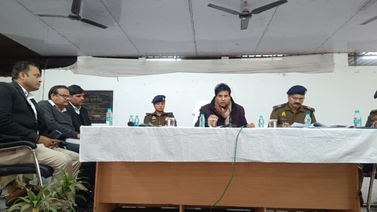 वरिष्ठ पुलिस अधीक्षक संजय कुमार वर्मा द्वारा जनपद के समस्त थानों पर नियुक्त हैड मोहर्रिर, पैरोकार एवं कोर्ट पैरोकारों के साथ की बैठक, माल निस्तारण व अभियोजन कार्यवाही की समीक्षा कर दिये आवश्यक दिशा-निर्देश