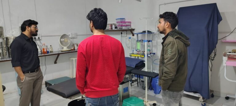 सीएमओ के आदेश पर झोलाछाप रोकथाम अभियान के तहत कई अस्पतालों का किया गया निरीक्षण