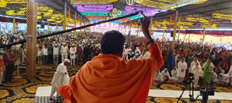 स्वामी यशवीर महाराज का हिंदू सम्मेलन में लगातार संबोधन है जारी, गाजियाबाद के लोनी इन्द्रापुरी में शताब्दी वर्ष के निमित्त आयोजित हुआ विराट हिंदू सम्मेलन