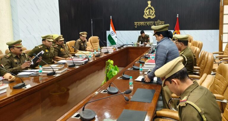 एसपी सिटी सत्यनारायण प्रजापत ने नगर क्षेत्र के समस्त थाना प्रभारियों के साथ गोष्ठी कर अपराध एवं कानून-व्यवस्था की समीक्षा करते हुए दिए आवश्यक दिशा-निर्देश