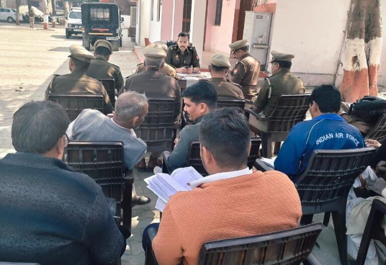 एसपी ग्रामीण, मुजफ्फरनगर द्वारा थाना ककरौली पर किया गया समाधान दिवस का आयोजन, जनसमस्याओं को ध्यानपूर्वक सुनते हुए निस्तारण हेतु सम्बन्धित को किया निर्देशित