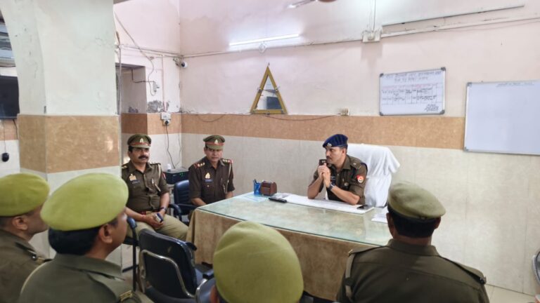 एसपी सिटी मुजफ्फरनगर द्वारा नगर कोतवाली पर किया गया समाधान दिवस का आयोजन, जनसमस्याओं को ध्यानपूर्वक सुन उनके गुणवत्तापूर्ण व त्वरित निस्तारण हेतु सम्बन्धित को किया निर्देशित