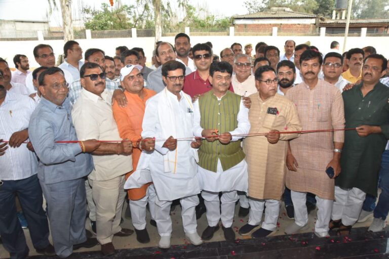 जिला पंचायत अध्यक्ष डॉ वीरपाल निर्वाल,मंत्री कपिल देव अग्रवाल ने अनेक गणमान्य नेता सहित मुजफ्फरनगर के नए गेस्ट हाउस का किया लोकार्पण