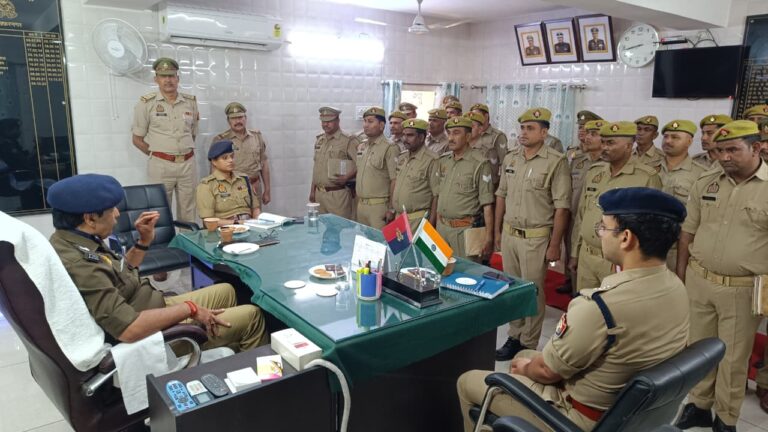 SSP मुजफ्फरनगर द्वारा डायल 112 अधिकारियों/कर्मचारियों के साथ गोष्ठी कर त्वरित कार्यवाही हेतु दिए आवश्यक दिशा-निर्देश