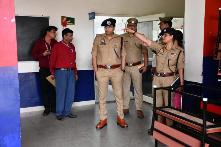 SSP मुजफ्फरनगर द्वारा पुलिस मार्डन स्कूल का निरीक्षण किया गया व व्यवस्थाओं का अवलोकन कर संबंधित को आवश्यक दिशा-निर्देश दिए गए।