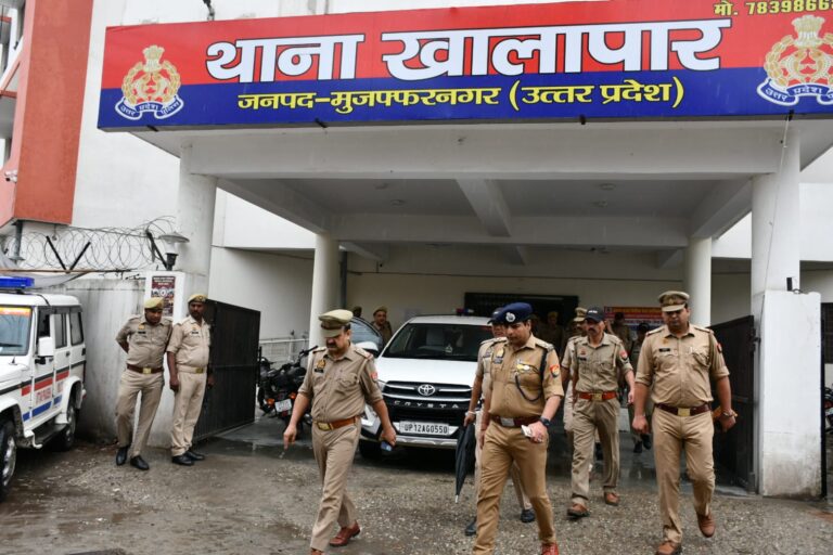 SSP मुजफ्फरनगर द्वारा थाना खालापार का किया गया आकस्मिक निरीक्षण, सम्बन्धित को दिए गए आवश्यक दिशा-निर्देश