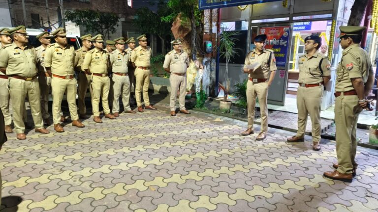 मुजफ्फरनगर – पुलिस अधीक्षक नगर सत्यनारायण प्रजापत द्वारा थाना कोतवाली नगर पर पुलिस बल को किया ब्रीफ