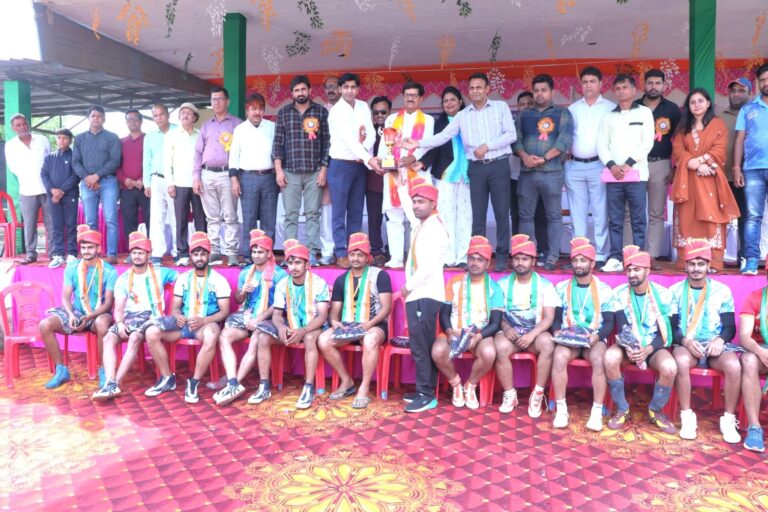 राज्य स्तरीय आमंत्रण ओपन पुरुष कबड्डी प्रतियोगिता की चैम्पियन बनी मुज़फ्फरनगर की टीम