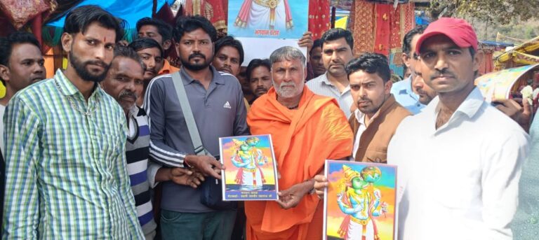 मां शाकुम्भरी देवी मंदिर मेले में स्वामी यशवीर महाराज ने मेले का भ्रमण कर वहां लगी दुकाने ,स्टाल आदि का किया निरीक्षण