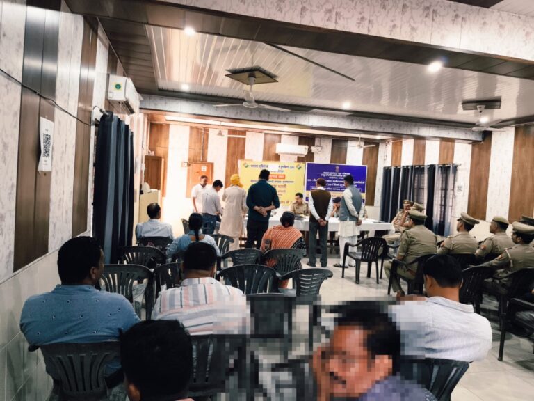 एसपी ग्रामीण मुजफ्फरनगर द्वारा पुलिस व प्रशासनिक अधिकारीगण के साथ तहसील जानसठ पर सम्पूर्ण समाधान दिवस के दौरान जनसमस्याओं को ध्यानपूर्वक सुनकर उनके निस्तारण हेतु सम्बन्धित को किया गया निर्देशित