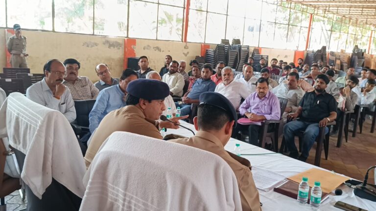 आगामी बालाजी जन्मोत्सव को सकुशल सम्पन्न कराने के उद्देश्य से SSP मुजफ्फरनगर द्वारा रिजर्व पुलिस लाइन में डीजे संचालकों एवं समिति सदस्यों के साथ गोष्ठी का आयोजन कर दिए आवश्यक दिशा-निर्देश