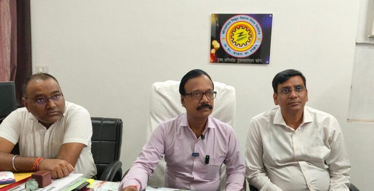 स्मार्ट प्रीपेड मीटर योजना से उपभोक्ताओं को मिलेगा लाभ, बिजली व्यवस्था होगी और सुदृढ़:-  विनोद कुमार गुप्ता (मुख्य अभियंता)