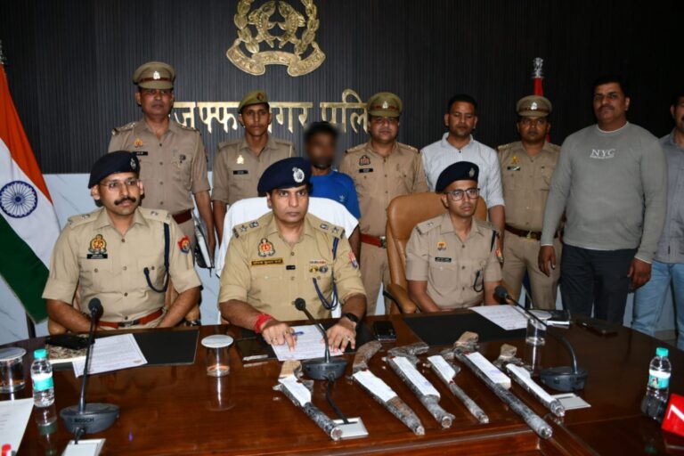 मुजफ्फरनगर – बुढ़ाना पुलिस ने अवैध शस्त्र निर्माण फैक्ट्री जब्त करते हुए अवैध शस्त्रों का निर्माण करने वाले व विक्रय करने वाले 1 शातिर अभियुक्त को किया गिरफ्तार