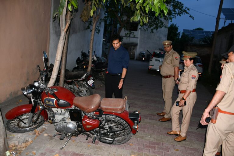 SSP मुजफ्फरनगर द्वारा महिला थाना का किया गया आकस्मिक निरीक्षण, सम्बन्धित को दिए गए आवश्यक दिशा-निर्देश