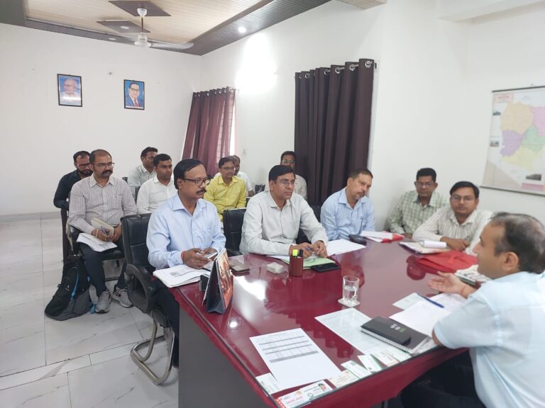 निदेशक प्रशांत वर्मा ने विद्युत उपकेंद्रों का किया निरक्षण व विभागीय अफसरों को दिए आवश्यक निर्देश
