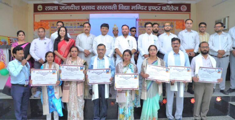 सीएम योगी आदित्यनाथ द्वारा   वाराणसी के कम्पोजिट विद्यालय शिवपुर में स्कूल चलो अभियान कार्यक्रम का सजीव प्रसारण दूरदर्शन एवं मुख्यमंत्री के सोशल मीडिया हेण्डल्स से किया गया आयोजित