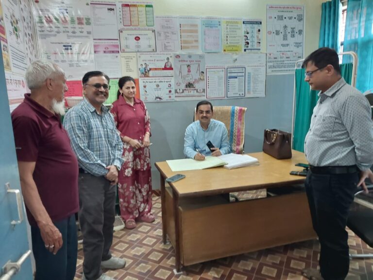 मुख्य चिकित्सा अधिकारी द्वारा मुख्यमंत्री आरोग्य स्वास्थ्य मेलों के अंतर्गत विभिन्न प्राथमिक स्वास्थ्य केंद्रों का किया गया निरीक्षण