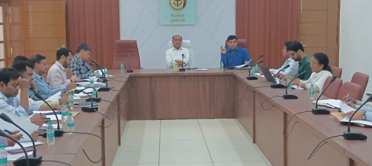जनगणना 2027 के प्रथम चरण मकान सूची करण एवं मकान की गणना कार्यों के संबंध में जिलाधिकारी कैंप कार्यालय में बैठक हुई आयोजित