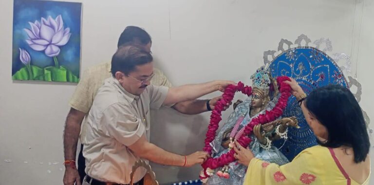 मुजफ्फरनगर – एसडी पब्लिक स्कूल में हुई रेड क्रास की संगोष्ठी, सीएमओ डाक्टर सुनील तेवतिया ने बताया आधुनिक चिकित्सा में विज्ञान का बड़ा महत्व