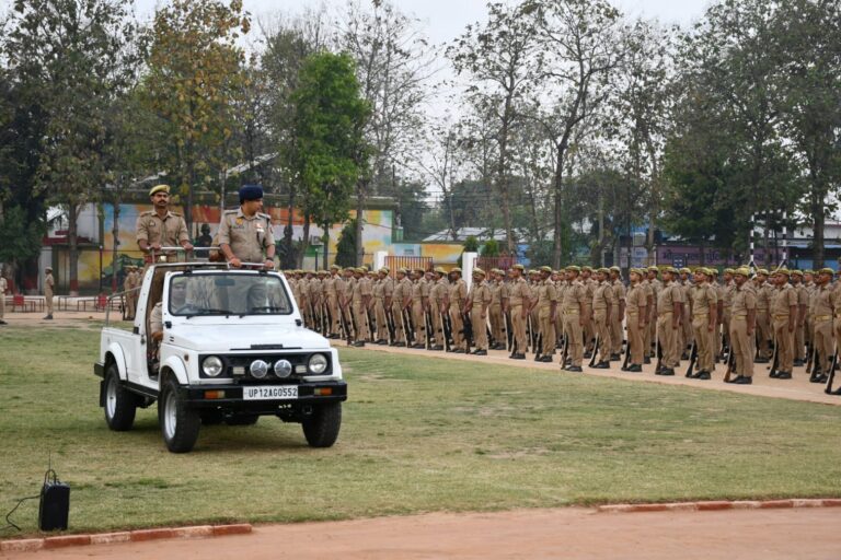SSP मुजफ्फरनगर द्वारा रिजर्व पुलिस लाइन में शुक्रवार परेड की ली गयी सलामी, अनुशासन व एकरूपता बनाये रखने के लिए टोलीवार करवायी गई ड्रिल