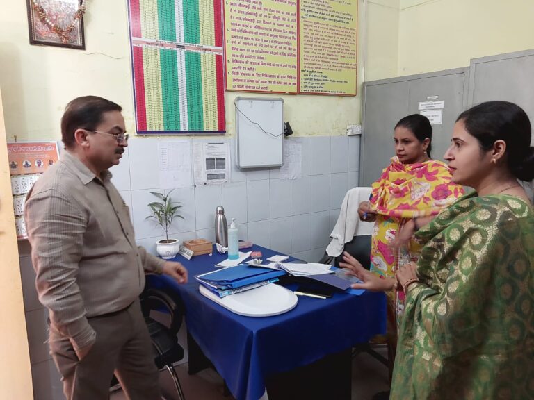 मुख्य चिकित्सा अधिकारी द्वारा जिला चिकित्सालय का किया गया निरीक्षण