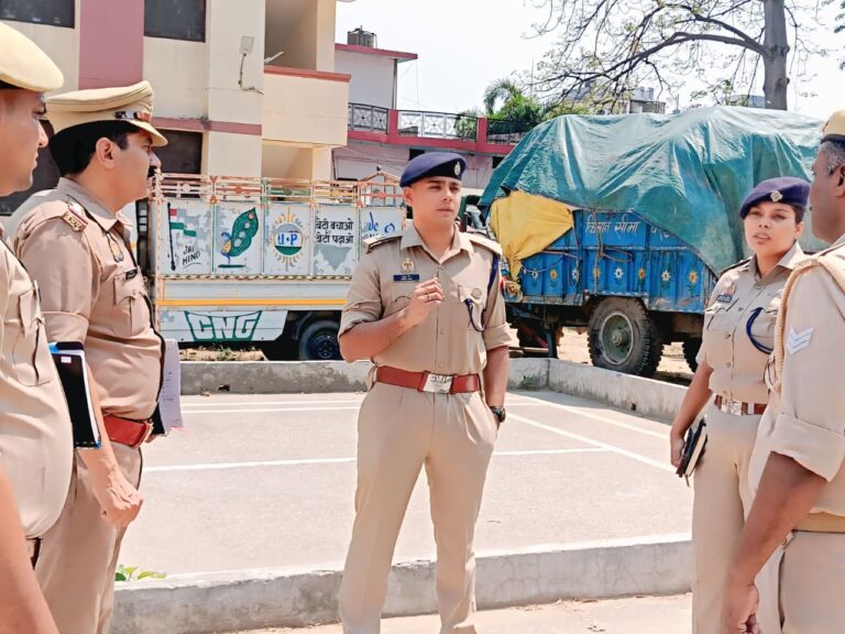पुलिस अधीक्षक नगर मुजफ्फरनगर द्वारा थाना मन्सूरपुर का आकस्मिक निरीक्षण कर सम्बन्धित को दिए गए आवश्यक दिशा-निर्देश