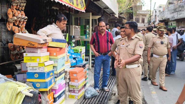 मुजफ्फरनगर – यातायात पुलिस की सख्त कार्रवाई, नो-पार्किंग क्षेत्र में खड़े वाहनों के विरुद्ध कड़ी कार्यवाही कर 118 वाहनों के किए चालान