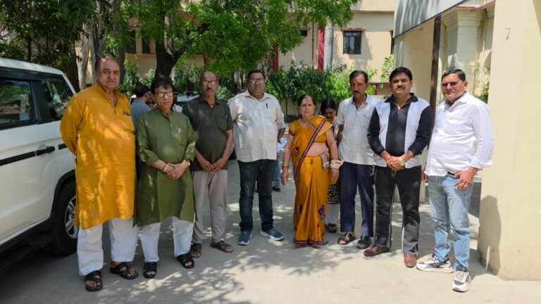 संयुक्त वैश्य मोर्चा ककरौली पीड़ित परिवार को साथ लेकर पहुंच एसएसपी कार्यालय