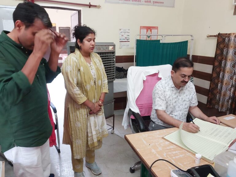 मुख्य चिकित्सा अधिकारी द्वारा मुख्यमंत्री आरोग्य स्वास्थ्य मेलों का किया गया निरीक्षण