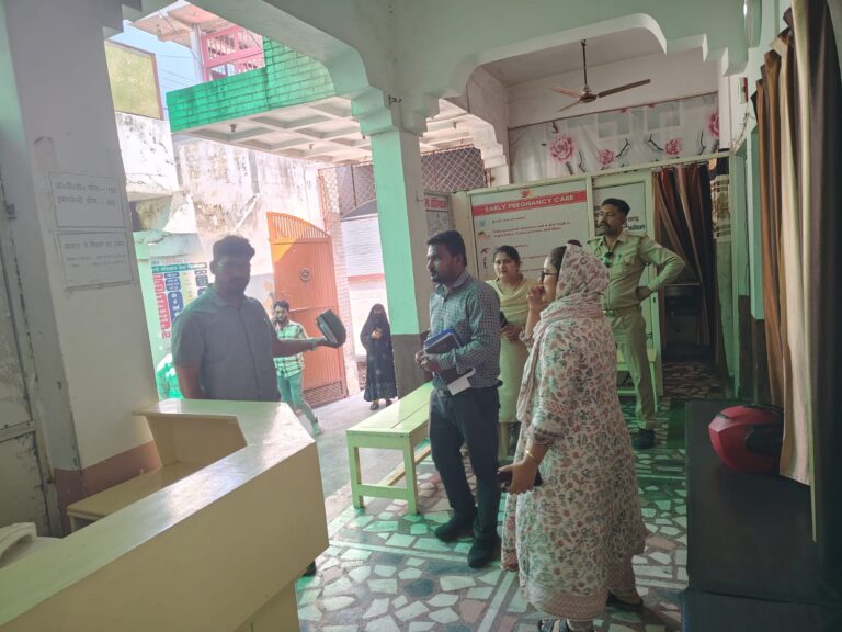 जिलाधिकारी उमेश मिश्रा के निर्देश पर स्वास्थ्य विभाग की बड़ी कार्रवाई, खतौली एवं जानसठ क्षेत्र में निजी अस्पतालों पर छापेमारी*