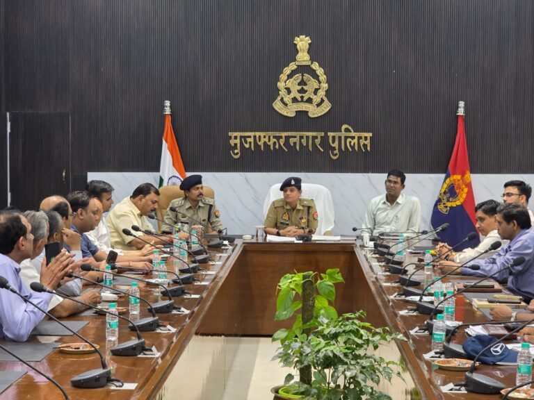 पुलिस अधीक्षक अपराध व नगर मजिस्ट्रेट मुजफ्फरनगर द्वारा व्यापार मंडल के पदाधिकारियों के साथ गोष्ठी आयोजित, सुरक्षा व साइबर अपराध पर जागरूक कर दिए गये आवश्यक दिशा-निर्देश