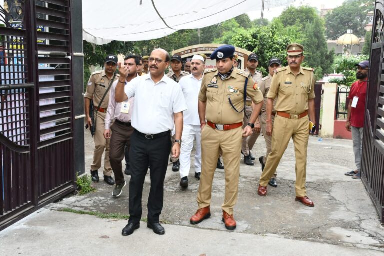 UPTET-2026 परीक्षा को सकुशल, निष्पक्ष एवं शांतिपूर्ण ढंग से सम्पन्न कराने हेतु जिलाधिकारी एवं वरिष्ठ पुलिस अधीक्षक, मुजफ्फरनगर ने किया परीक्षा केन्द्रों का निरीक्षण