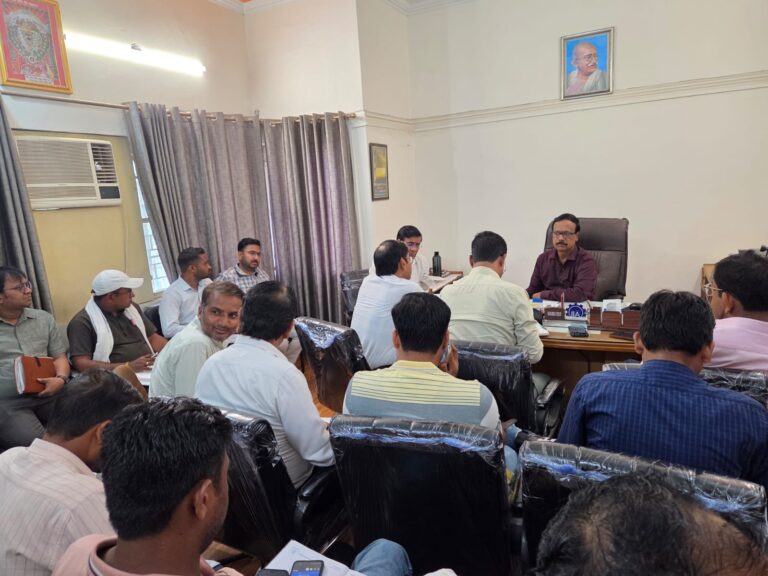 मुजफ्फरनगर: मुख्य अभियंता विनोद गुप्ता ने अधिकारियों संग की समीक्षा बैठक, राजस्व वसूली और कांवड़ यात्रा तैयारियों पर दिए निर्देश