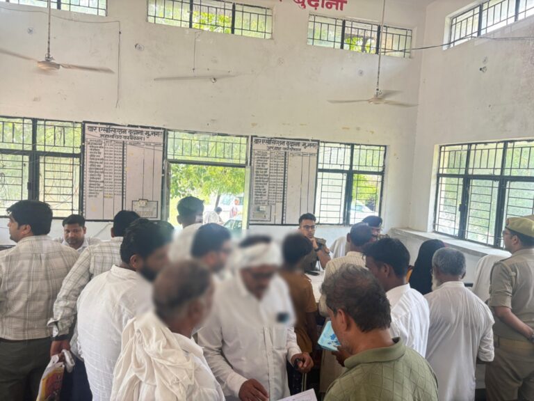 बुढ़ाना तहसील समाधान दिवस में पहुंचे एसपी ग्रामीण, अधिकारियों को दिए सख्त निर्देश