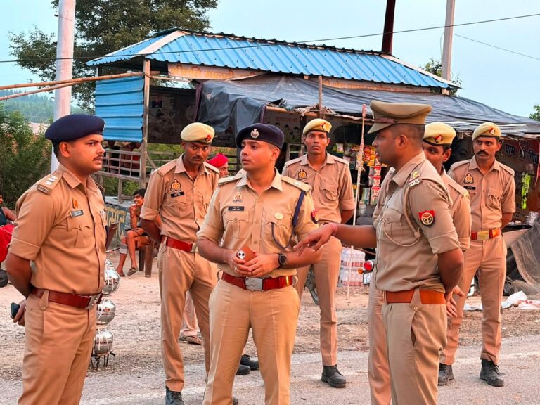 मुजफ्फरनगर: कांवड़ यात्रा मार्ग पर एसपी सिटी अमृत जैन का निरीक्षण, सुरक्षा एवं यातायात व्यवस्थाओं का लिया जायजा