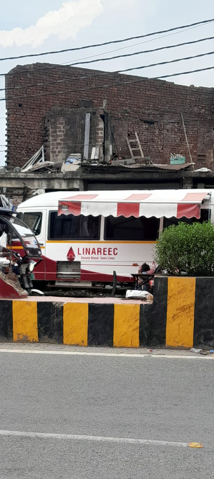 मुजफ्फरनगर – महावीर चौक पर ब्लड डोनेशन वैन को लेकर उठे सवाल, बिना अनुमति संचालन का आरोप
